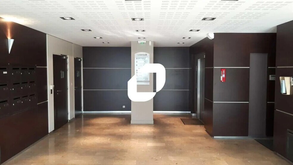 Office in Lognes for lease - Lobby - Image 2 of 7