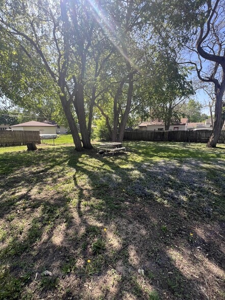 1426 Frost Ave E, Maplewood, MN for sale - Building Photo - Image 3 of 13