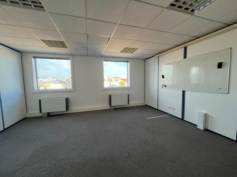 75 Cours Emile Zola, Villeurbanne for lease - Interior Photo - Image 3 of 22