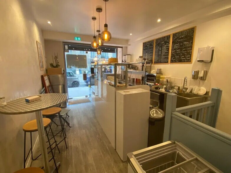 Commerce de détail dans Paris à louer - Photo du bâtiment - Image 2 de 5