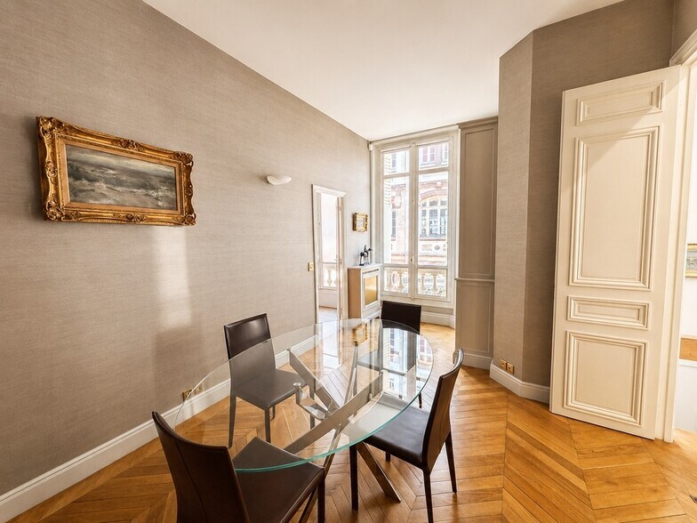 Office in Paris for lease - Interior Photo - Image 2 of 9