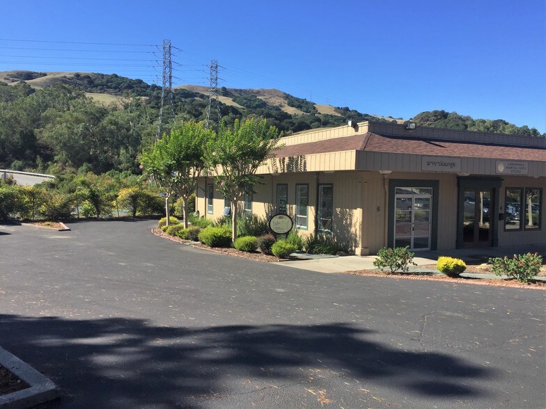 1 Orinda Way, Orinda, CA à louer - Photo du bâtiment - Image 2 de 7