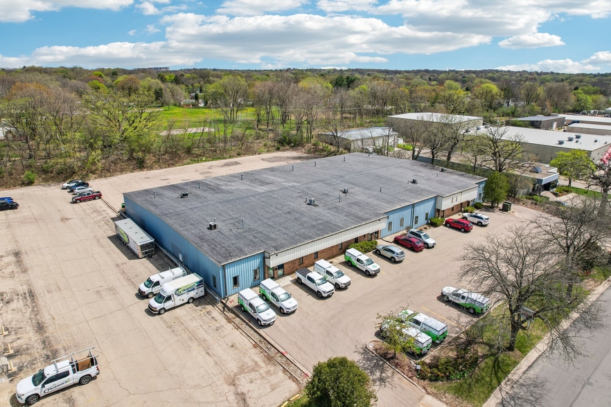 4450-4462 Robertson Rd, Madison, WI for sale - Building Photo - Image 2 of 7