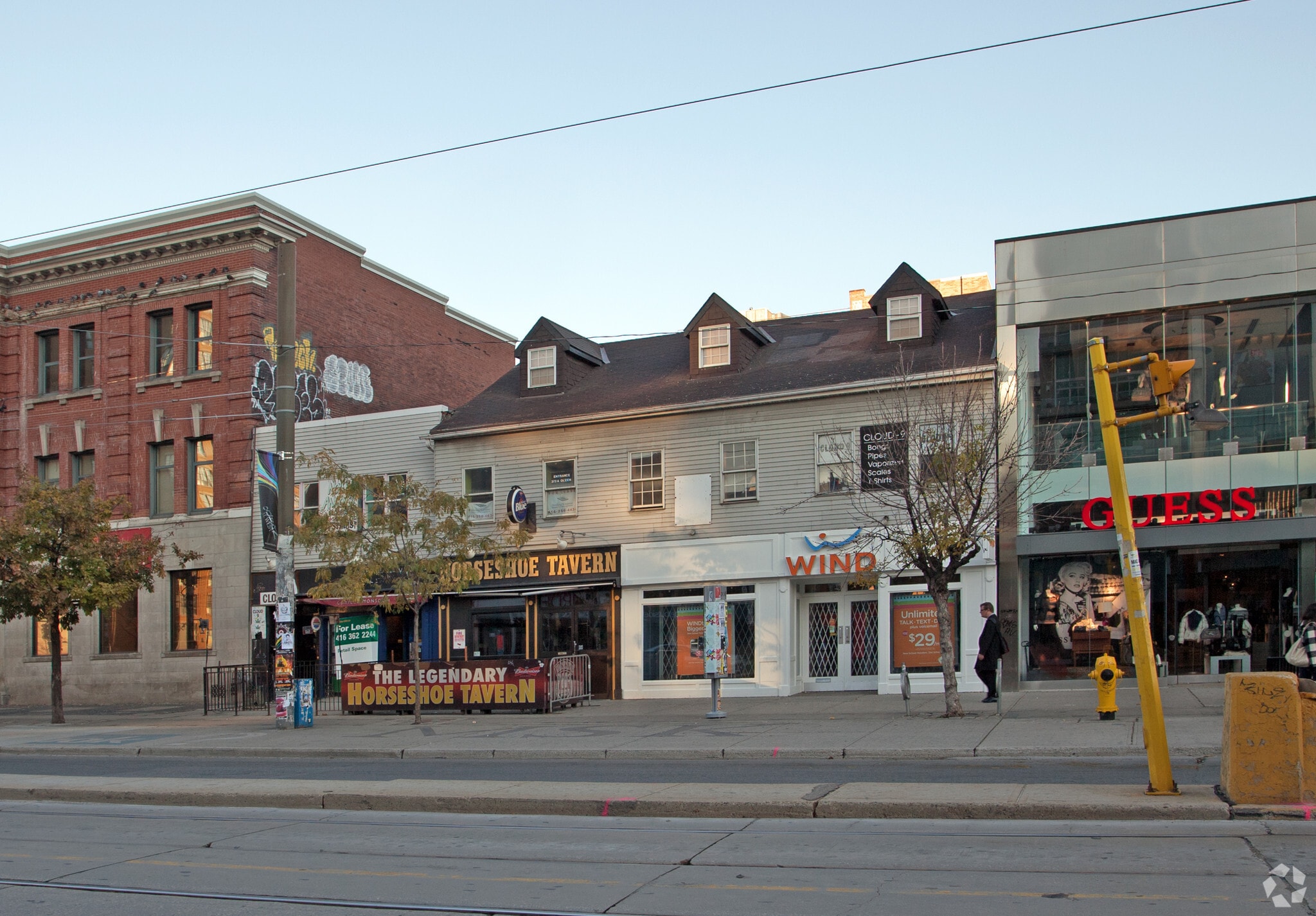 368-372 Queen St W, Toronto, ON for lease Primary Photo- Image 1 of 3