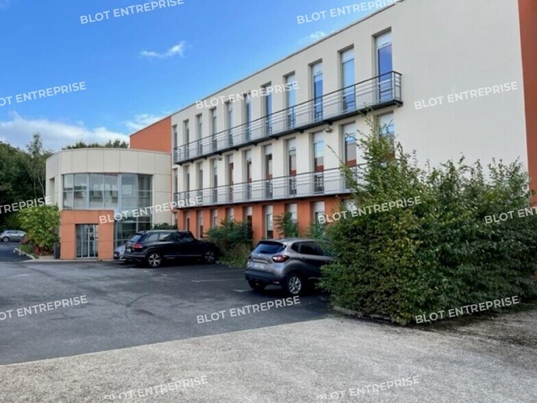Office in Melesse for lease - Building Photo - Image 1 of 13