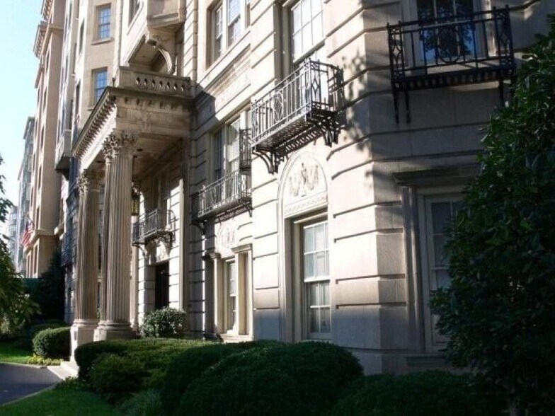 1026 16th St NW, Washington, DC à vendre - Photo du bâtiment - Image 3 de 14