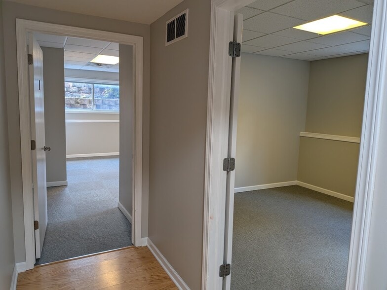 2524 Woodmeadow Dr SE, Grand Rapids, MI for lease - Building Photo - Image 1 of 7
