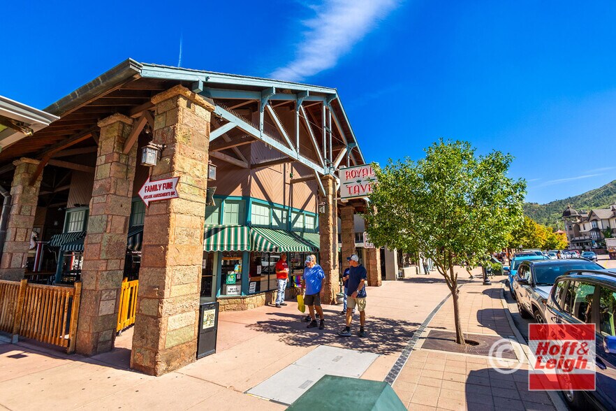 924 Manitou Ave, Manitou Springs, CO à vendre - Photo du bâtiment - Image 3 de 20