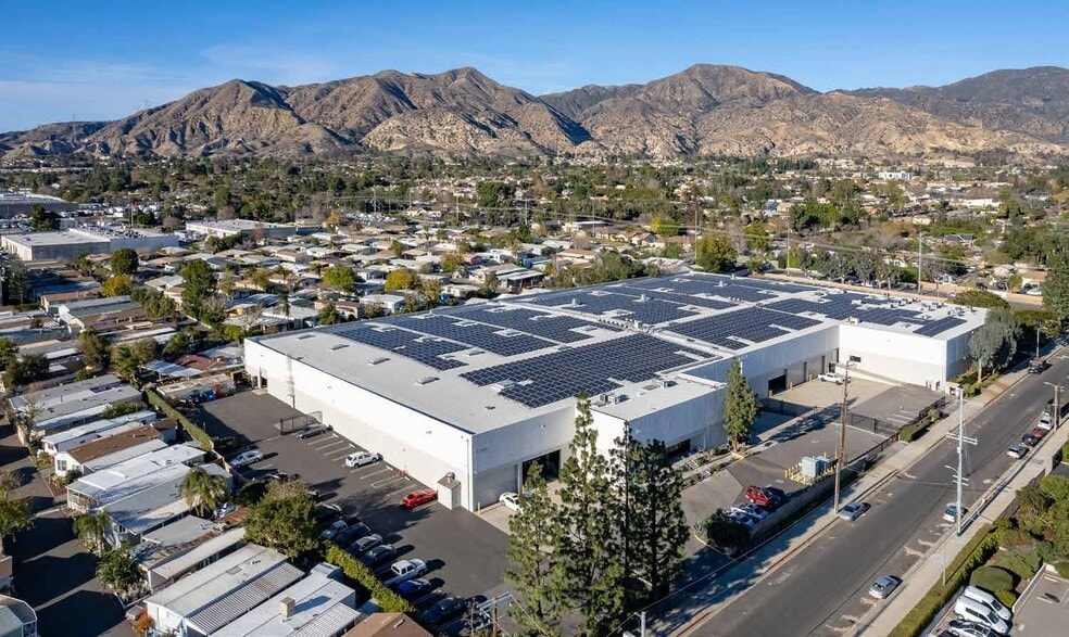 13207 Bradley Ave, Sylmar, CA for lease - Primary Photo - Image 1 of 13