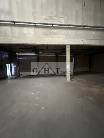 Industrial in Saint-Ouen-sur-Seine for lease - Interior Photo - Image 2 of 7
