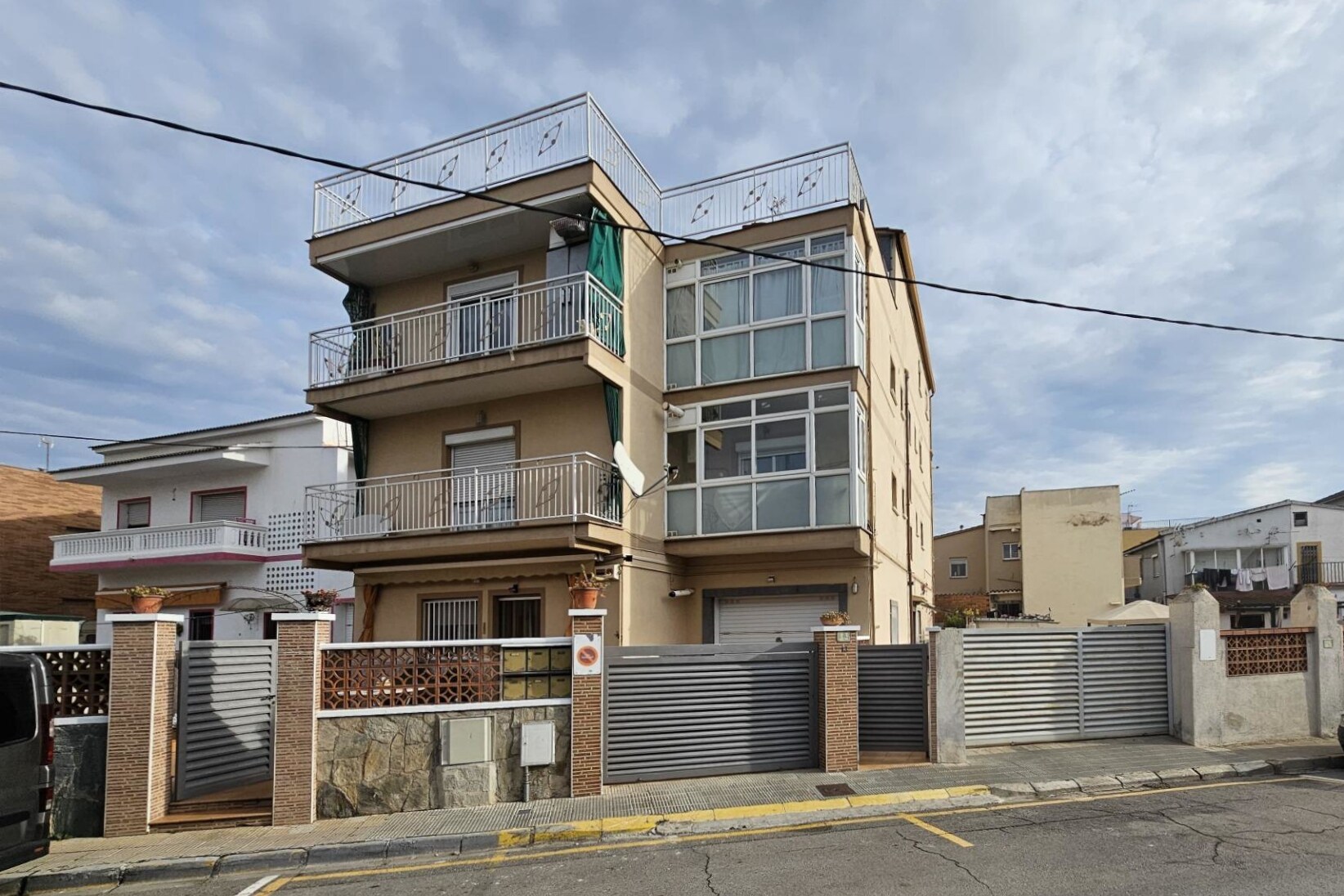 Immeuble residentiel dans Santa Perpètua de Mogoda, Barcelona à vendre Photo principale- Image 1 de 24