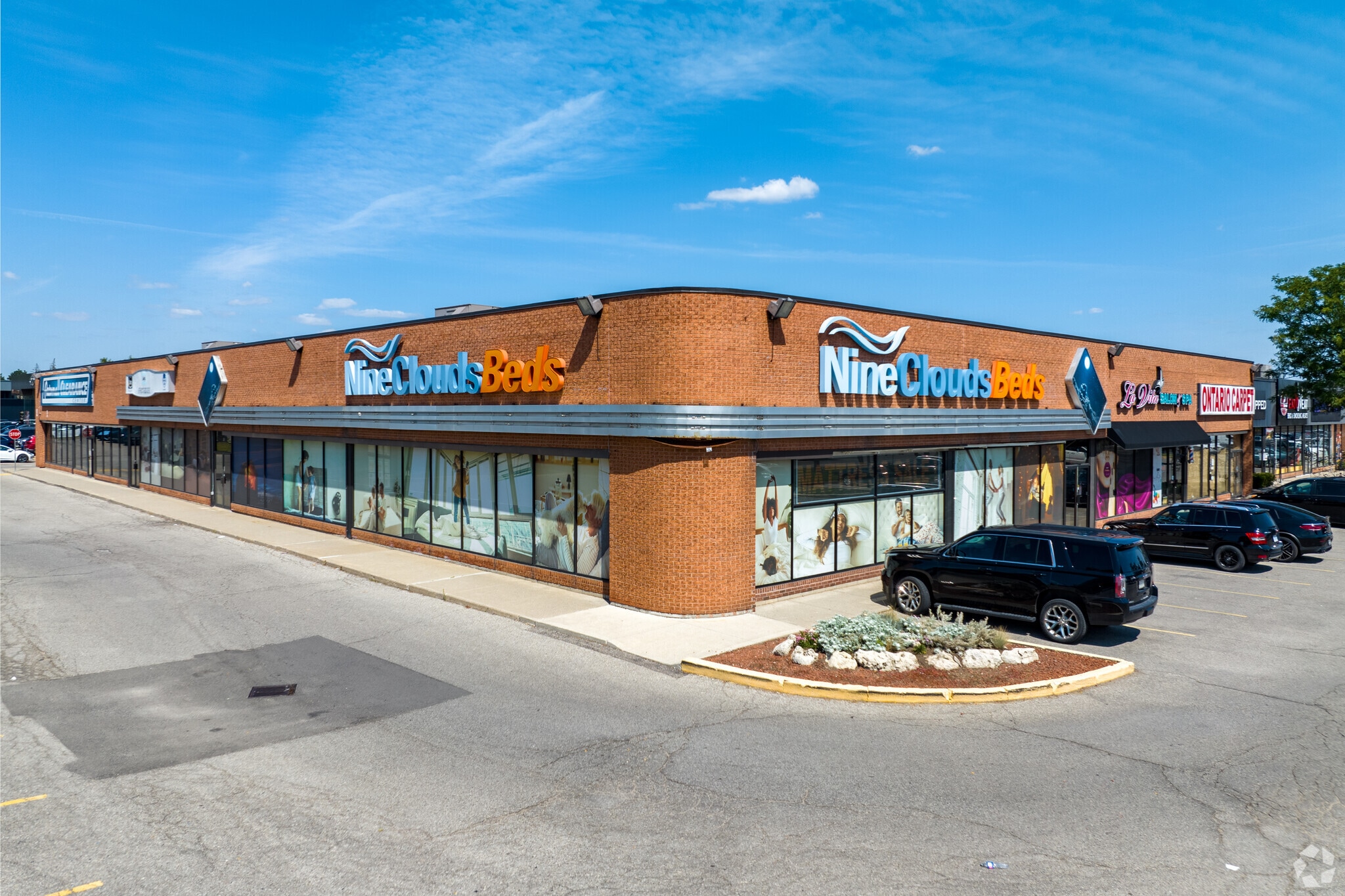 2273 Dundas St, Mississauga, ON for lease Primary Photo- Image 1 of 5