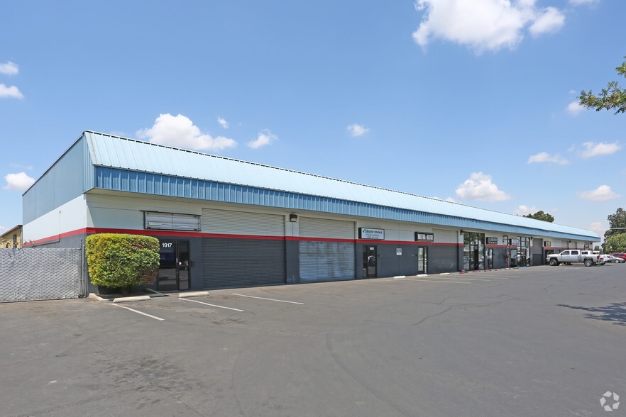 1901-1919 E Main St, Visalia, CA à louer - Photo du bâtiment - Image 3 de 3