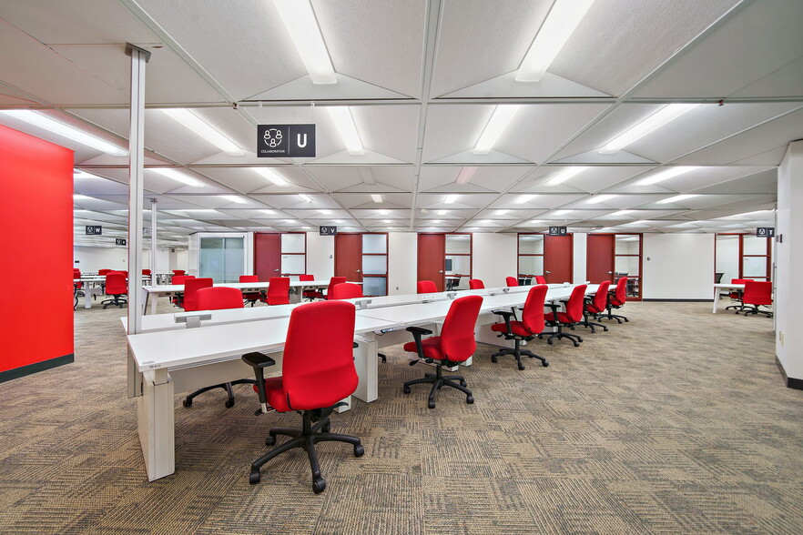 1001 Boul Robert-Bourassa, Montréal, QC à louer - Photo du bâtiment - Image 3 de 8