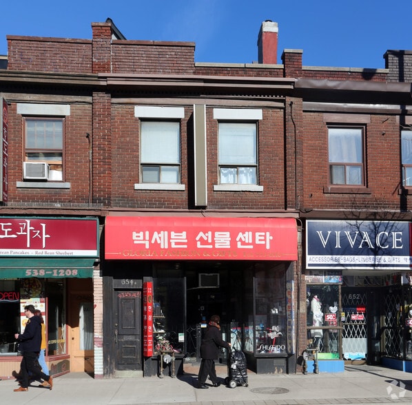 654 Bloor St W, Toronto, ON for lease - Building Photo - Image 2 of 9