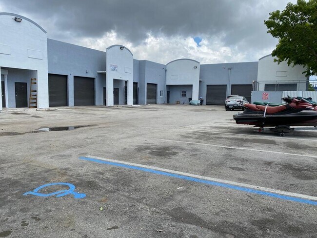 Plus de détails pour 8000 NW 37th Ave, Miami, FL - Industriel à louer