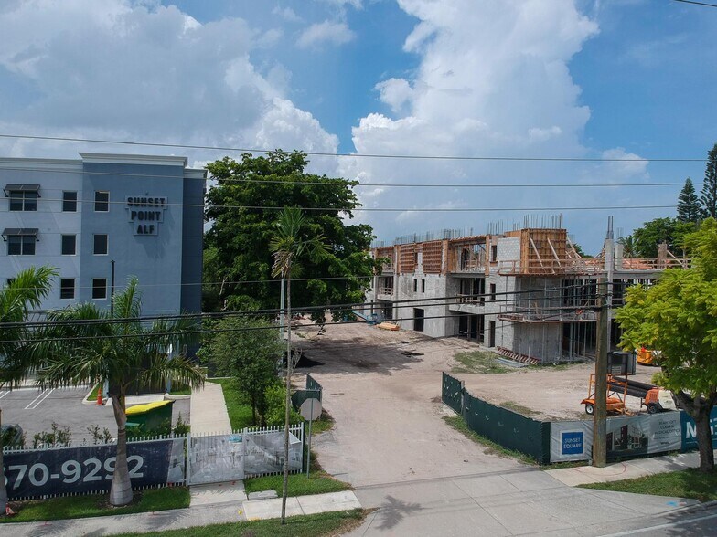 9945 Sunset Dr, Miami, FL à louer - Photo du bâtiment - Image 3 de 10
