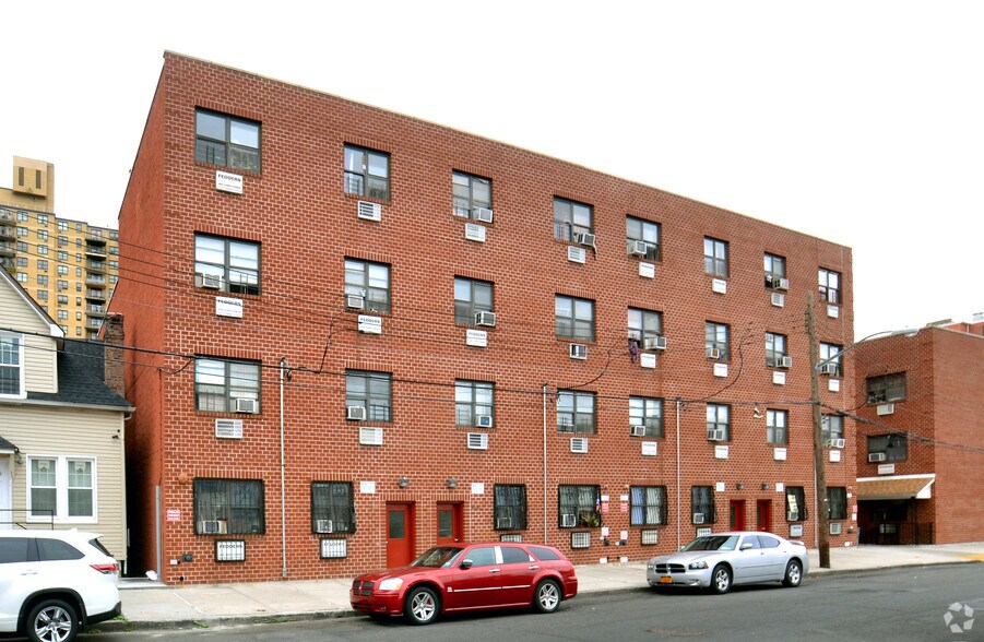 943 Croes Ave, Bronx, NY à vendre - Photo du bâtiment - Image 2 de 2