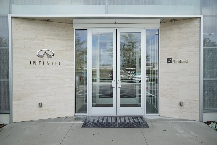 995 Rinehart Rd, Sanford, FL à vendre - Photo du bâtiment - Image 2 de 8