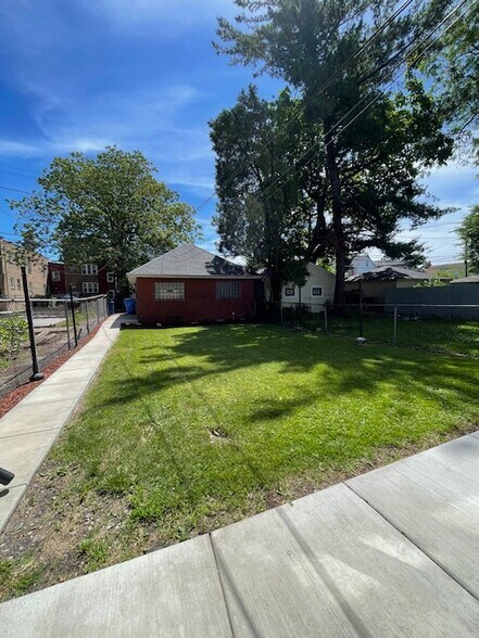 7807 S Marquette Ave, Chicago, IL à vendre - Photo du bâtiment - Image 2 de 3
