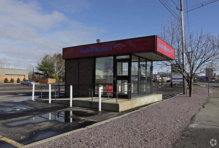 1665 Vfw Pkwy, West Roxbury, MA for lease - Building Photo - Image 2 of 3