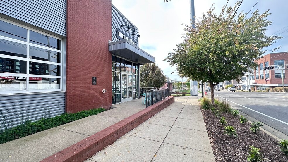 4001-4005 Charlotte Pike, Nashville, TN for lease - Building Photo - Image 3 of 4