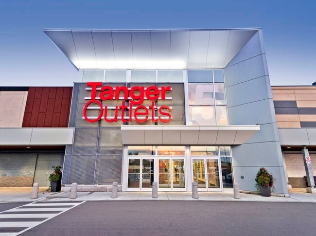 Plus de détails pour 3311 County Rd 89, Innisfil, ON - Commerce de détail à louer