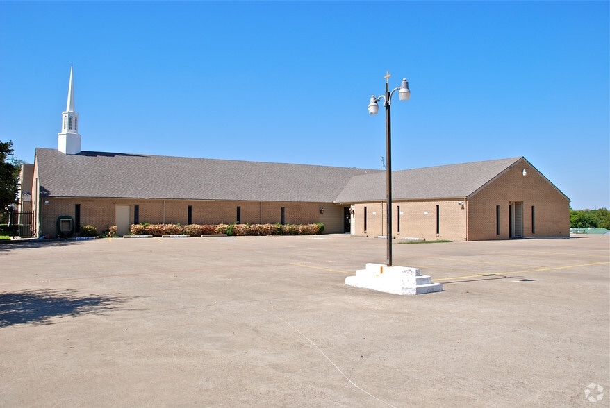 2111 Skyline Dr, Mesquite, TX for sale - Building Photo - Image 3 of 8