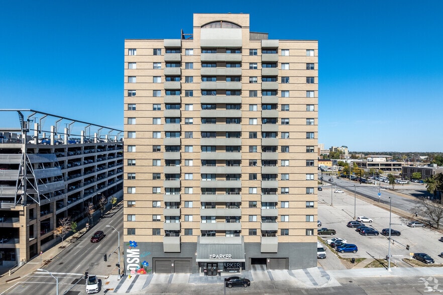 615 Park St, Des Moines, IA for sale - Building Photo - Image 2 of 35