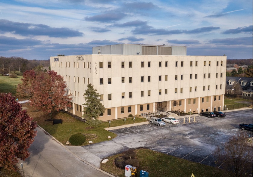 4755 Kingsway Dr, Indianapolis, IN à louer - Photo du bâtiment - Image 2 de 11