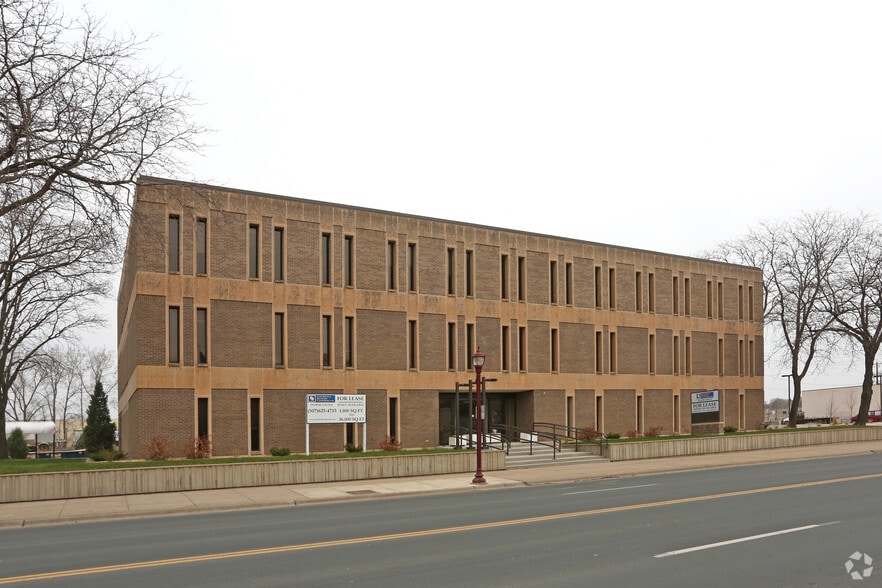 424 N Riverfront Dr, Mankato, MN for lease - Primary Photo - Image 1 of 19