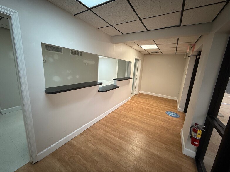 47 W New Haven Ave, Melbourne, FL à vendre - Photo du bâtiment - Image 2 de 17