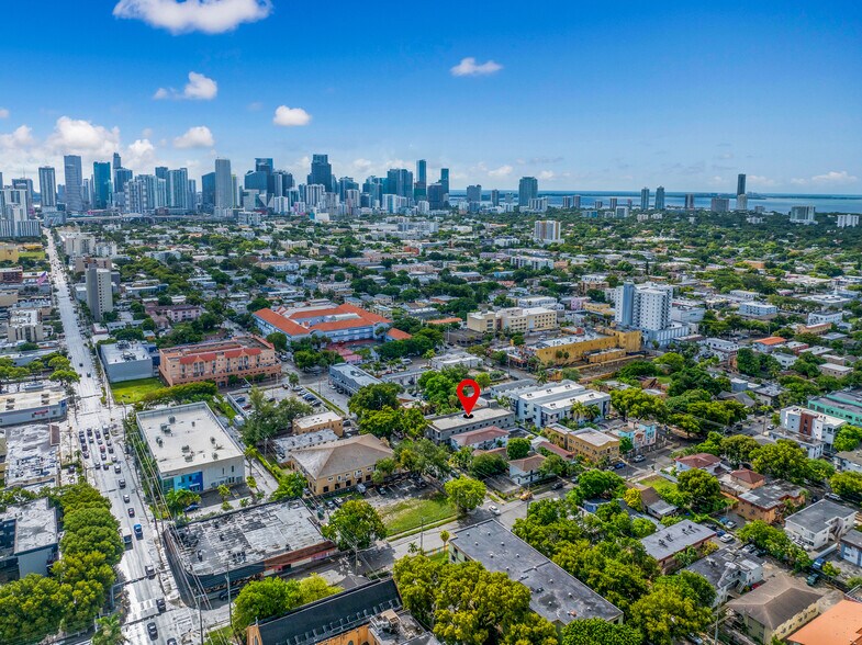 1254 SW 2nd St, Miami, FL à vendre - Photo du bâtiment - Image 3 de 55