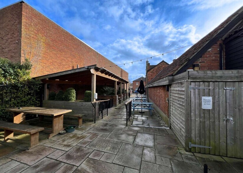 19 New Park St, Devizes à louer - Photo du bâtiment - Image 3 de 3