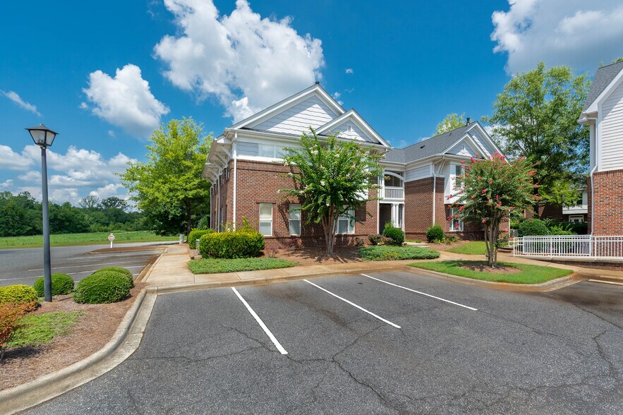 705-711 Peninsula Dr, Davidson, NC à vendre - Photo du bâtiment - Image 3 de 27