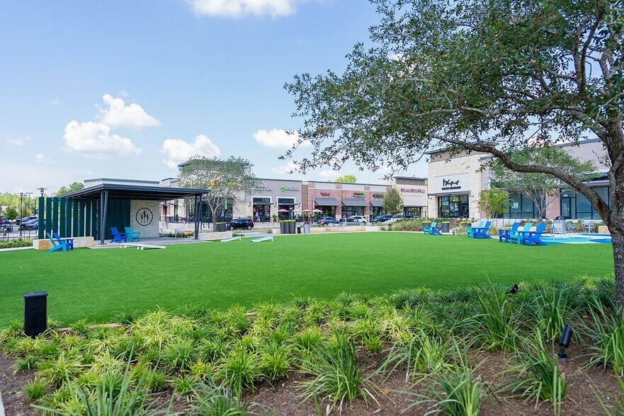 625 Regal Row, Montgomery, TX for sale - Primary Photo - Image 1 of 1