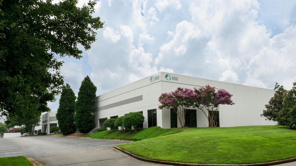 560 Atlanta S Pky, College Park, GA à louer - Photo du bâtiment - Image 2 de 20