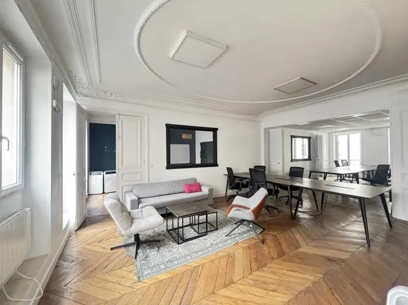 Retail in Paris for lease Interior Photo- Image 1 of 7