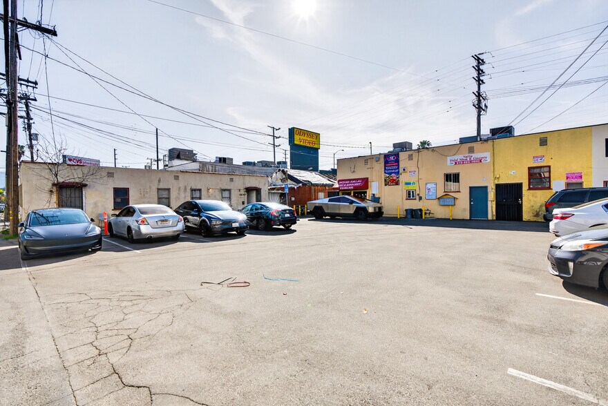 4814 Vineland Ave, North Hollywood, CA à vendre - Photo du bâtiment - Image 3 de 7