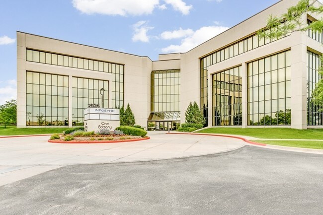 More details for 2024 N Woodlawn St, Wichita, KS - Office for Sale