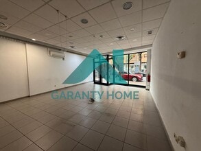 Retail in Cáceres, Cáceres for lease Interior Photo- Image 2 of 11