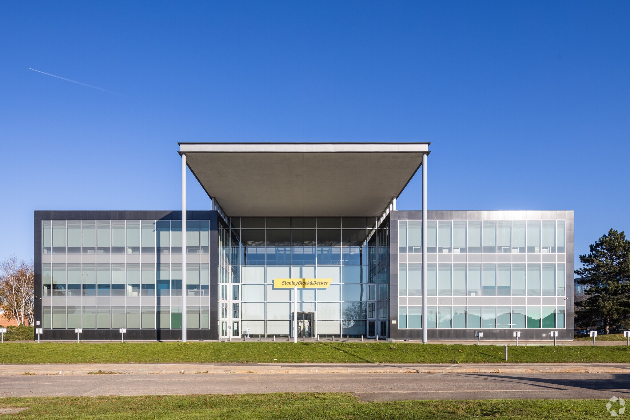 270 Bath Rd, Slough for lease Building Photo- Image 1 of 4