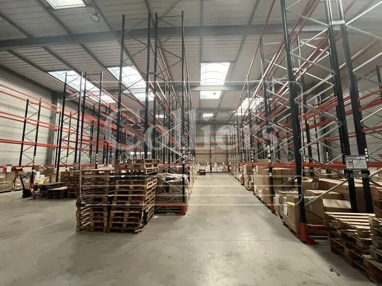 Flex in Roquefort-la-Bédoule for lease - Building Photo - Image 3 of 4