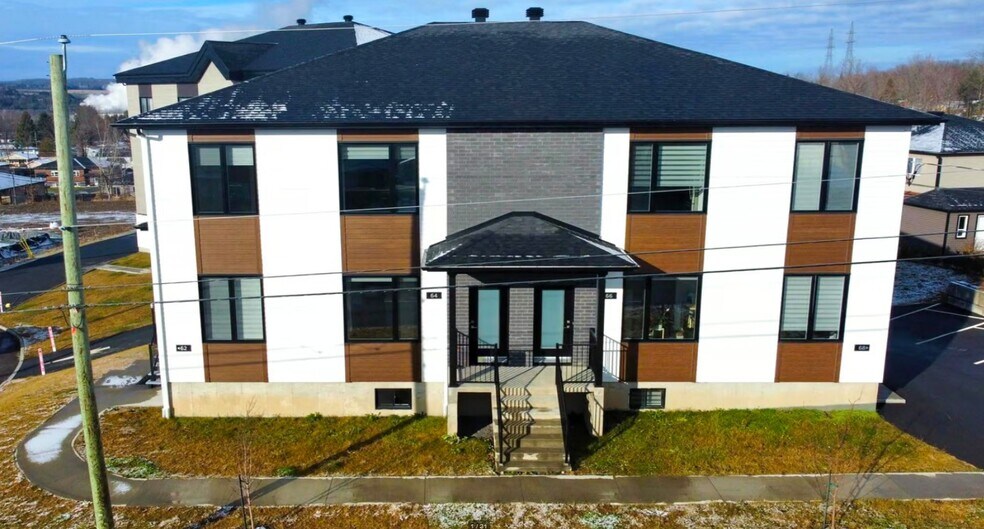 62-68 Rue Armande-Biron, Sherbrooke, QC for sale - Primary Photo - Image 1 of 1