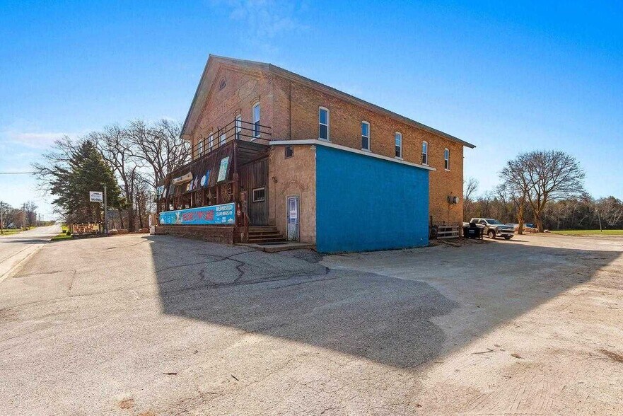 E3261 County Rd S, Casco, WI à vendre - Photo du bâtiment - Image 2 de 45