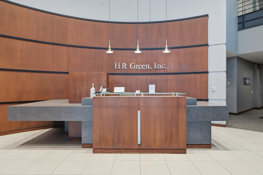 8710 Earhart Ln Sw, Cedar Rapids, IA for lease - Interior Photo - Image 2 of 21