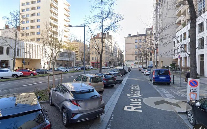 Retail in Lyon for lease - Building Photo - Image 2 of 3