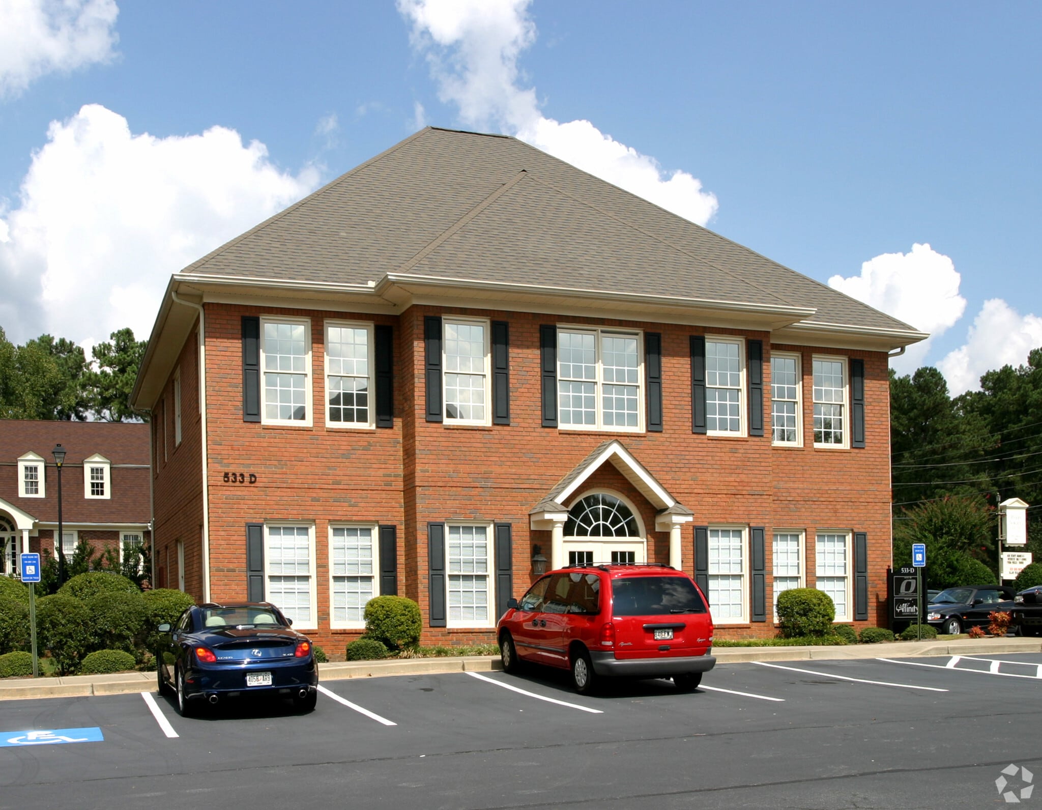 533 Johnson Ferry Rd, Marietta, GA for lease Primary Photo- Image 1 of 5