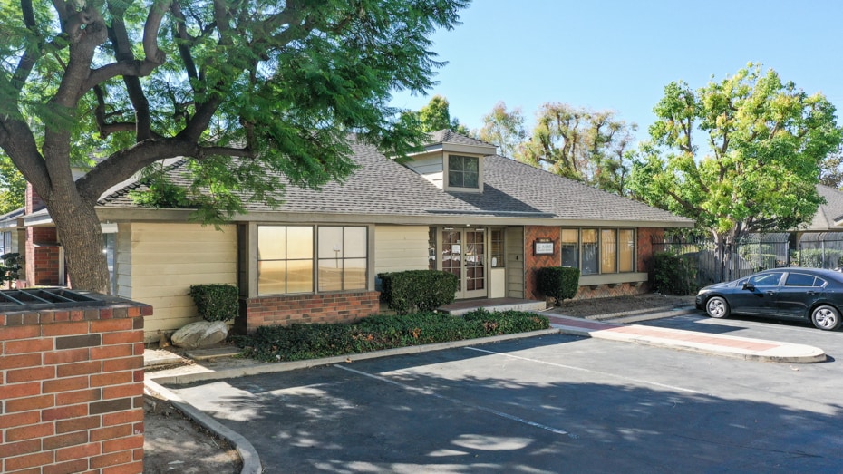 1810 E 17th St, Santa Ana, CA for lease Primary Photo- Image 1 of 43