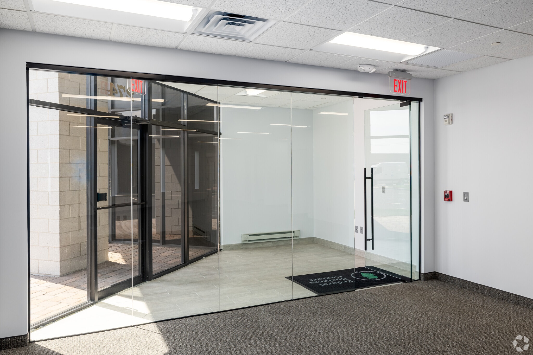 266-300 Raritan Center Pky, Edison, NJ for lease Interior Photo- Image 1 of 12